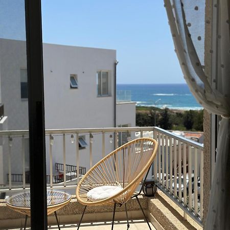 Sea View Apartment Near The Beach Пафос Экстерьер фото