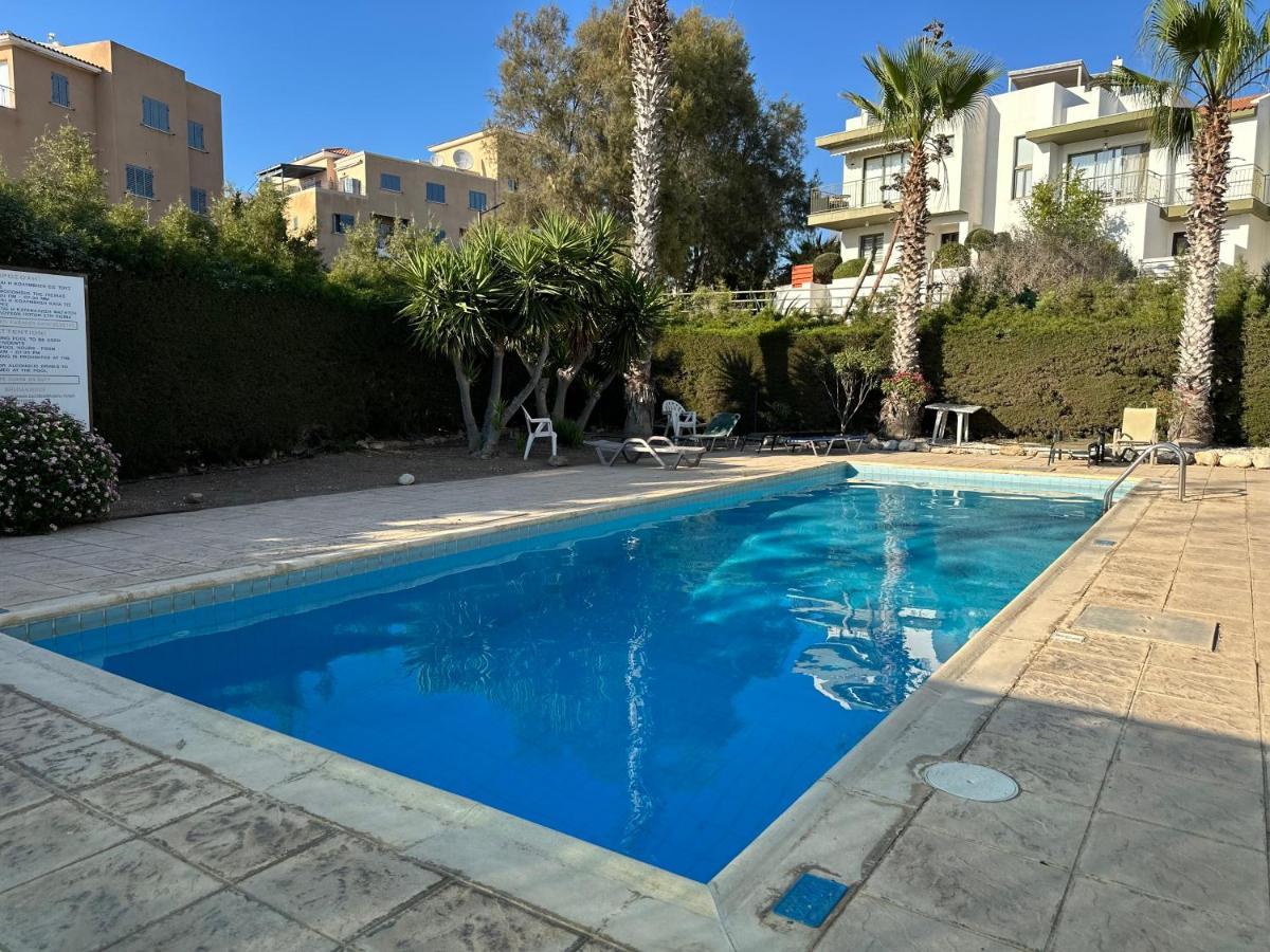 Sea View Apartment Near The Beach Пафос Экстерьер фото