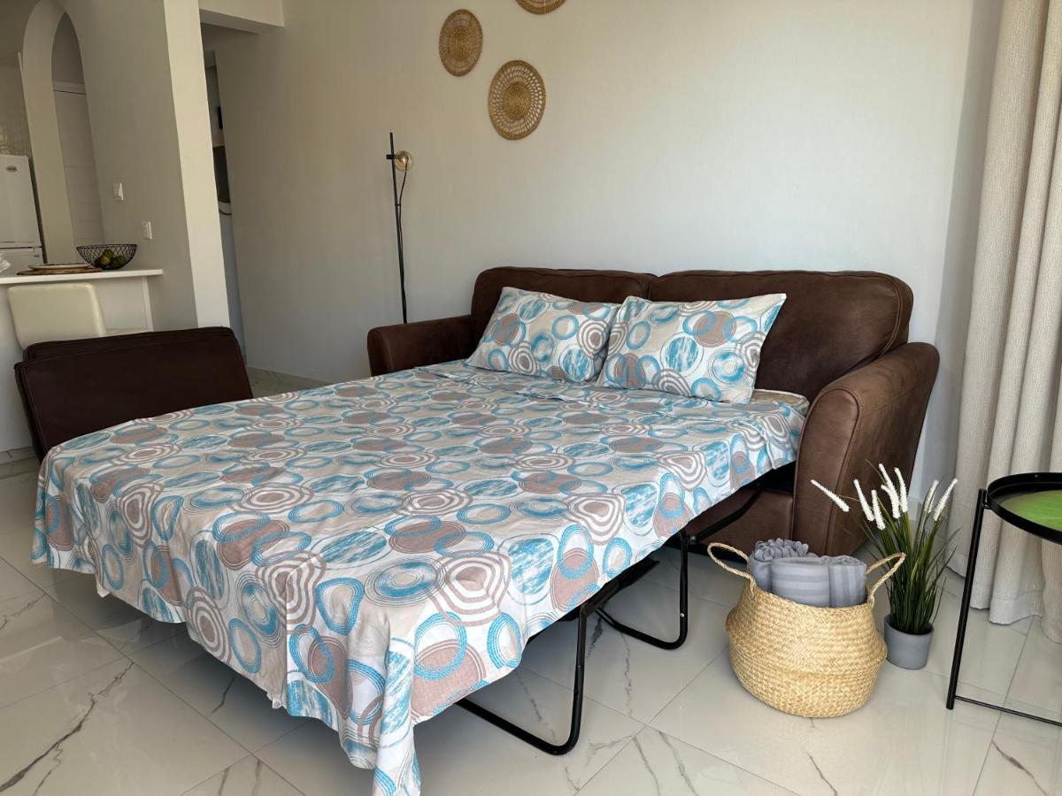 Sea View Apartment Near The Beach Пафос Экстерьер фото