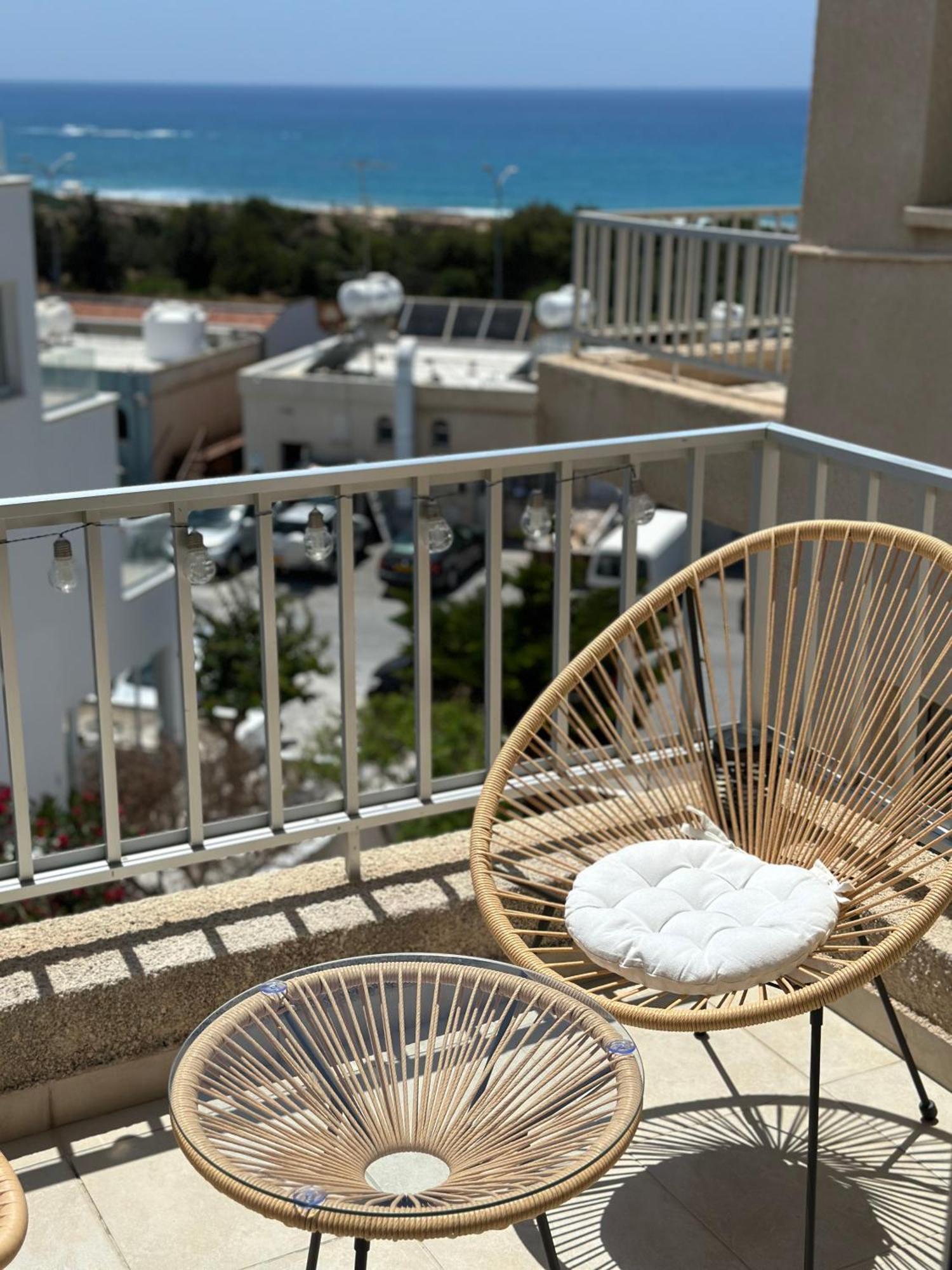 Sea View Apartment Near The Beach Пафос Экстерьер фото